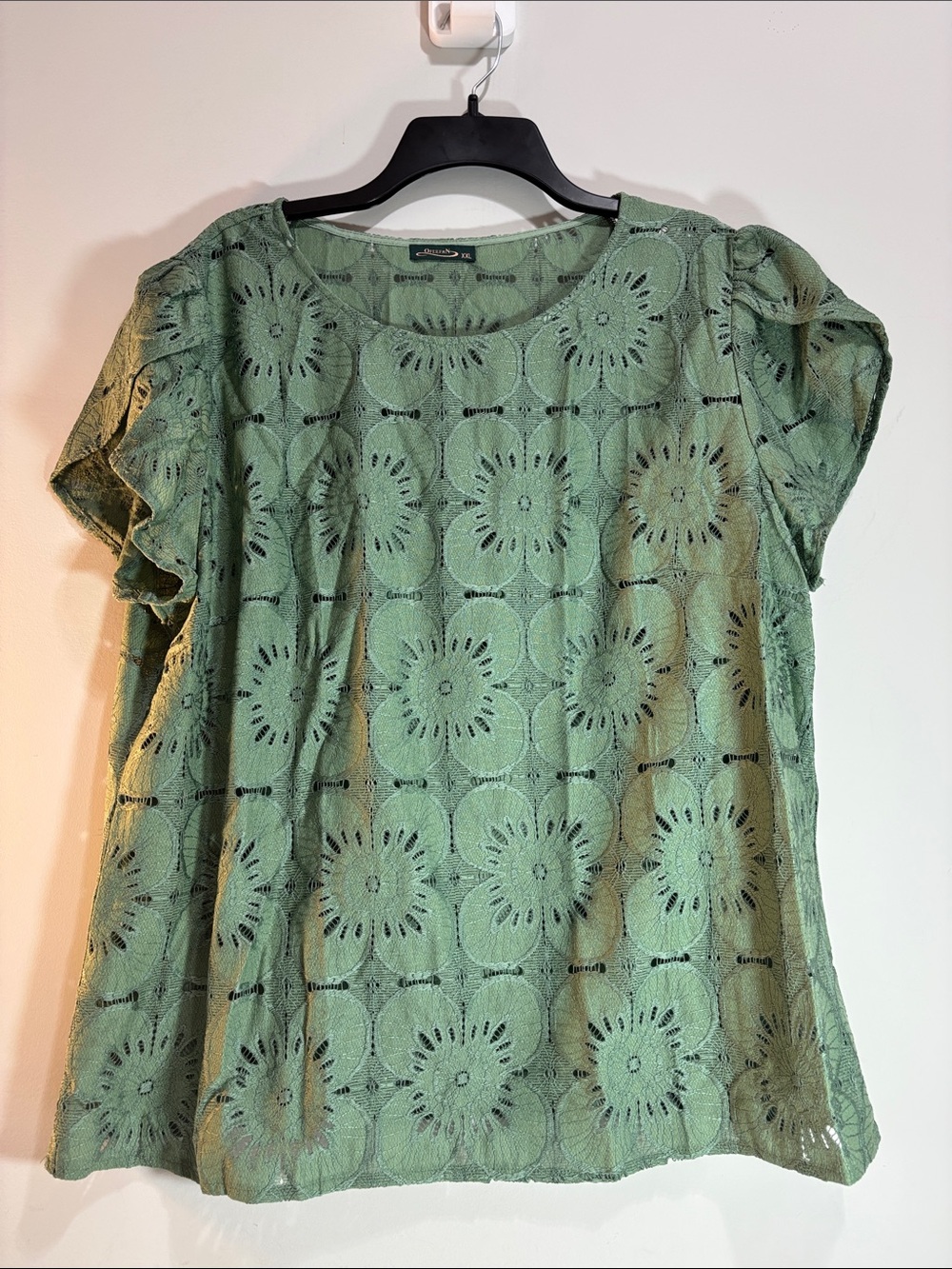Ofeefan Green Eyelet Floral Short Sleeve Top. Sz XXL. 0016